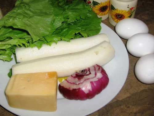 Салат с омлетом и дайконом